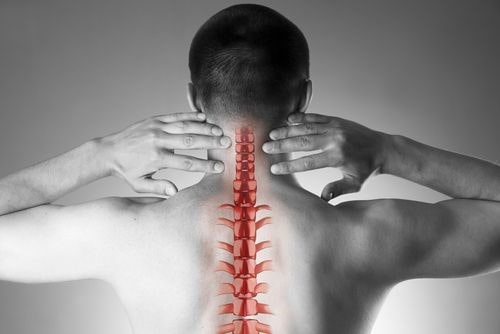 نقش آناتومی گردن در ایجاد صداهای شبیه به ترک خوردن
