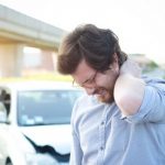 آسیب شلاقی به گردن پرتاب ناگهانی گردن به سمت جلو و عقب در تصادف
