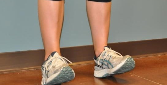 تمرین بلند کردن انگشت پا برای درد جلوی ساق پا