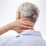 علت گرفتگی عضلات گردن درمان با فیزیوتراپی، ماساژ و ورزش-min