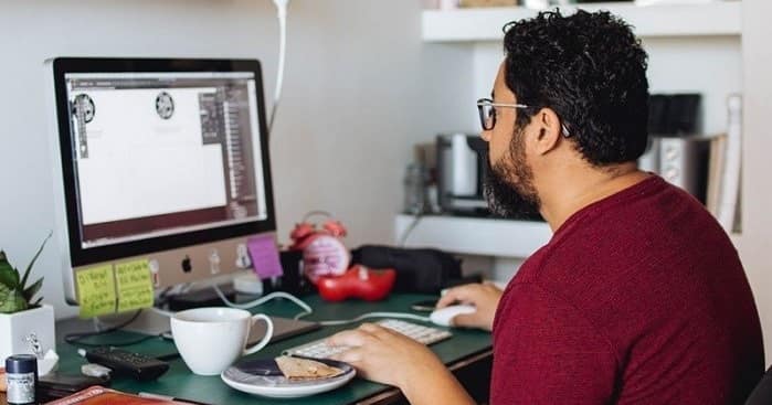 آسیب به ستون فقرات با قوز کردن در حالت نشسته