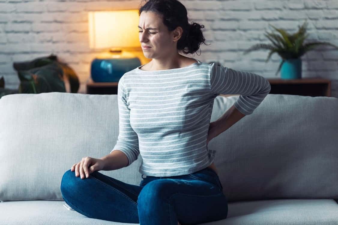 چه چیزی باعث کمردرد می‌شود؟