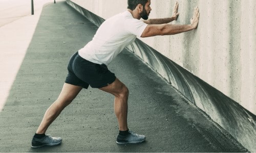 کشش ساق پا در حالت ایستاده